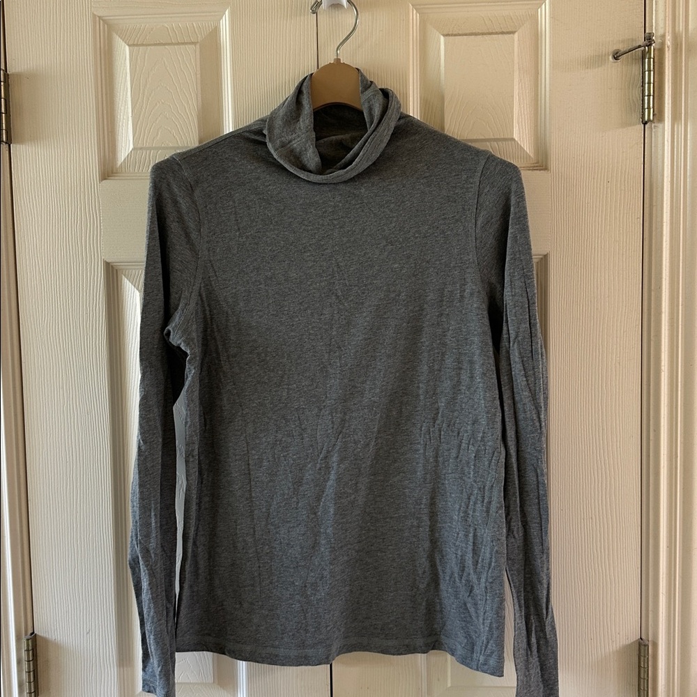 CAbi #3118 Grey Long Sleeve Turtleneck Pullover Layering Top Size L